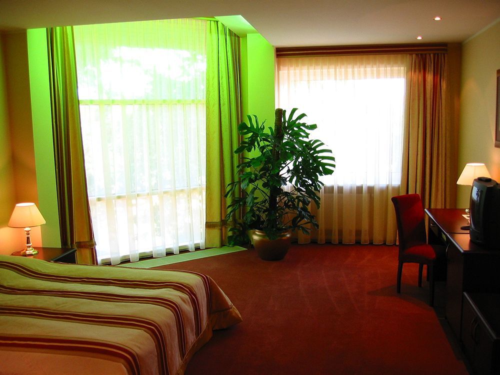 Hof Hotel Garden Kaunas Kültér fotó