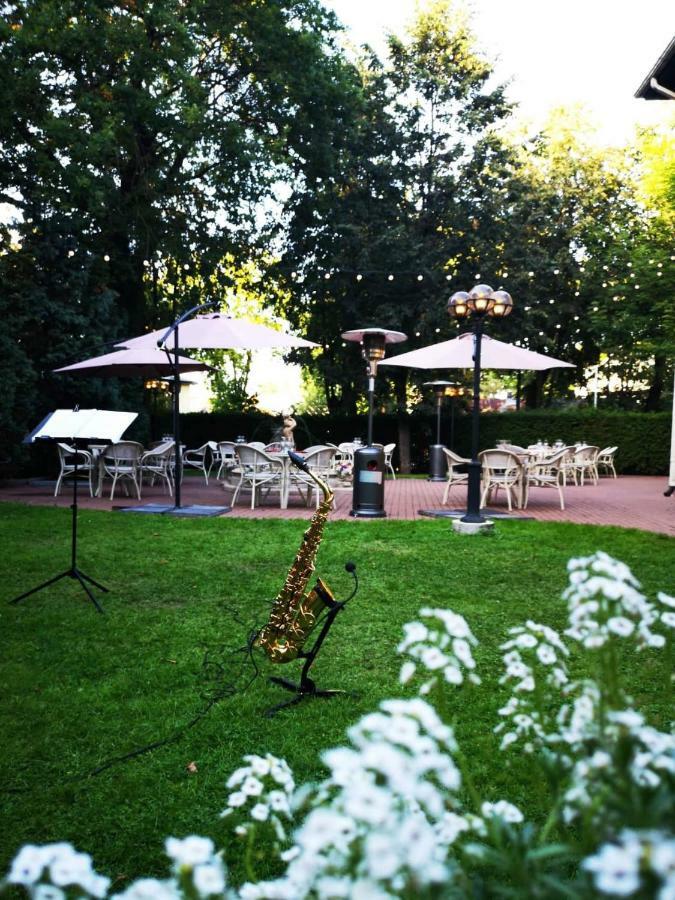 Hof Hotel Garden Kaunas Kültér fotó